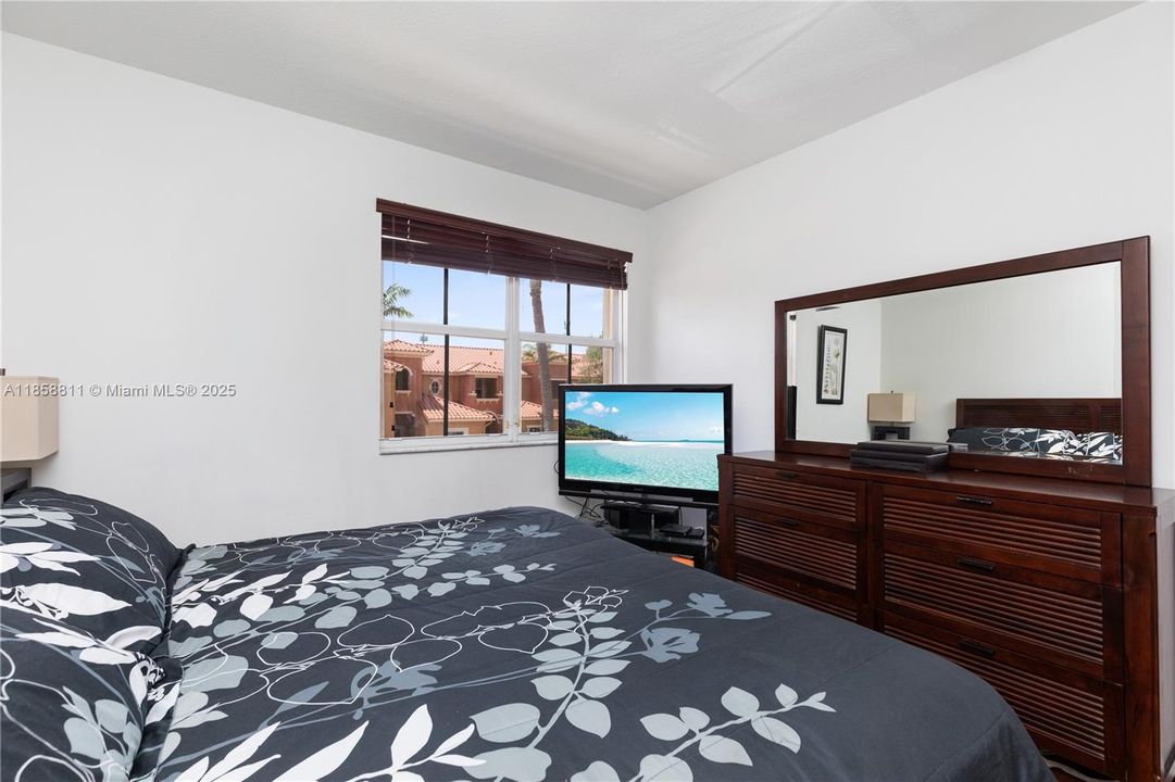 Activo con contrato: $379,990 (3 camas, 2 baños, 1396 Pies cuadrados)