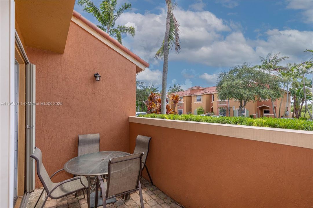 Activo con contrato: $379,990 (3 camas, 2 baños, 1396 Pies cuadrados)