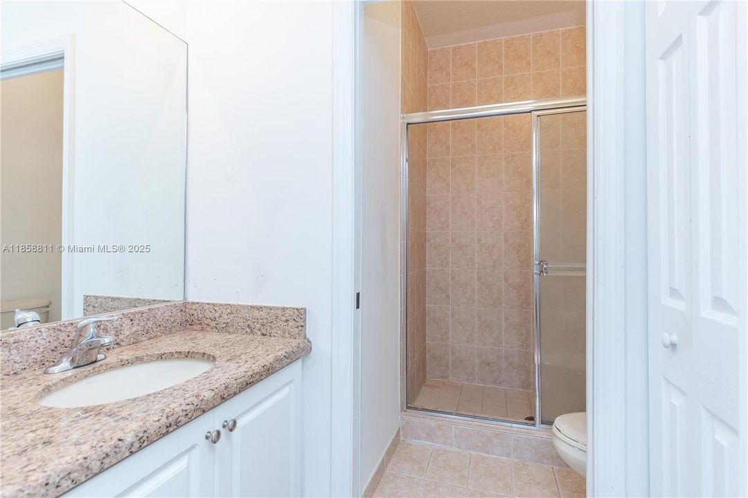 Activo con contrato: $379,990 (3 camas, 2 baños, 1396 Pies cuadrados)