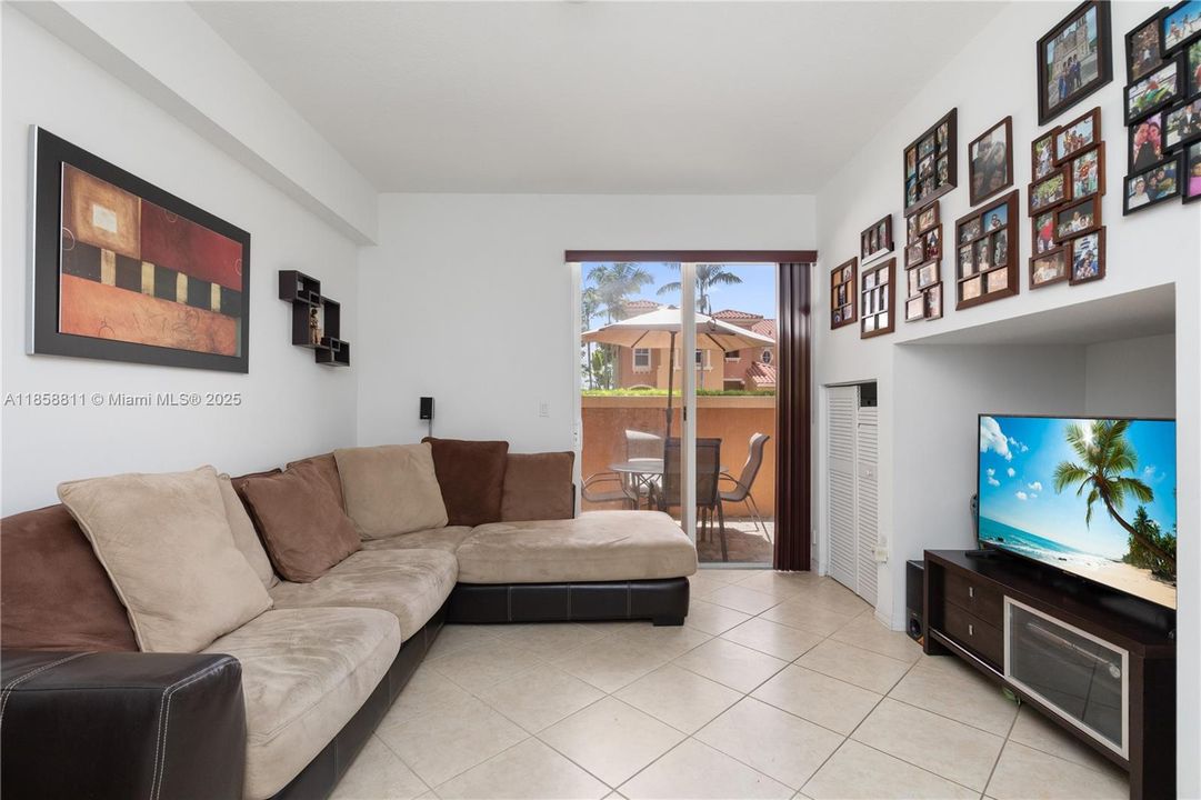 Activo con contrato: $379,990 (3 camas, 2 baños, 1396 Pies cuadrados)