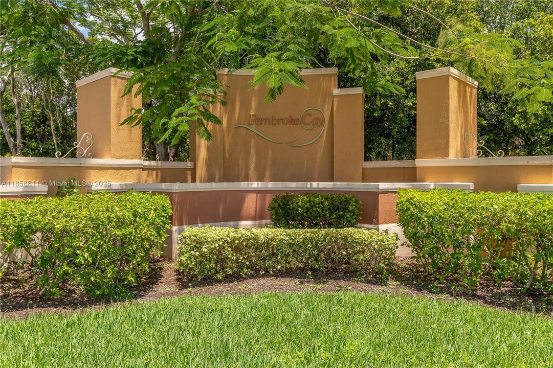 Activo con contrato: $379,990 (3 camas, 2 baños, 1396 Pies cuadrados)