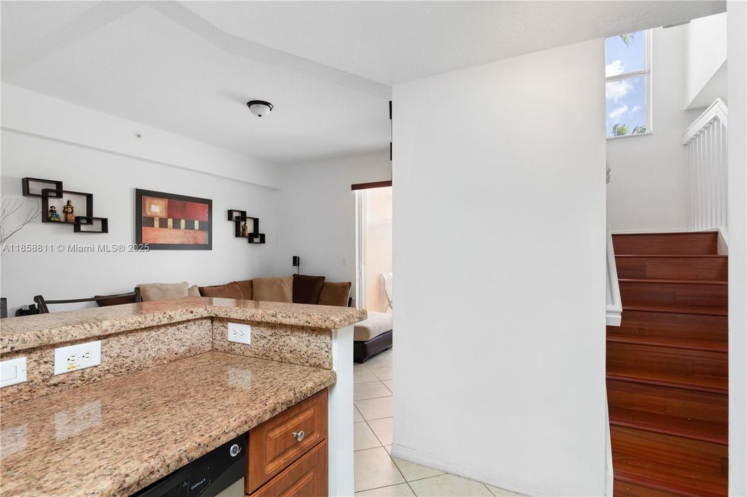 Activo con contrato: $379,990 (3 camas, 2 baños, 1396 Pies cuadrados)