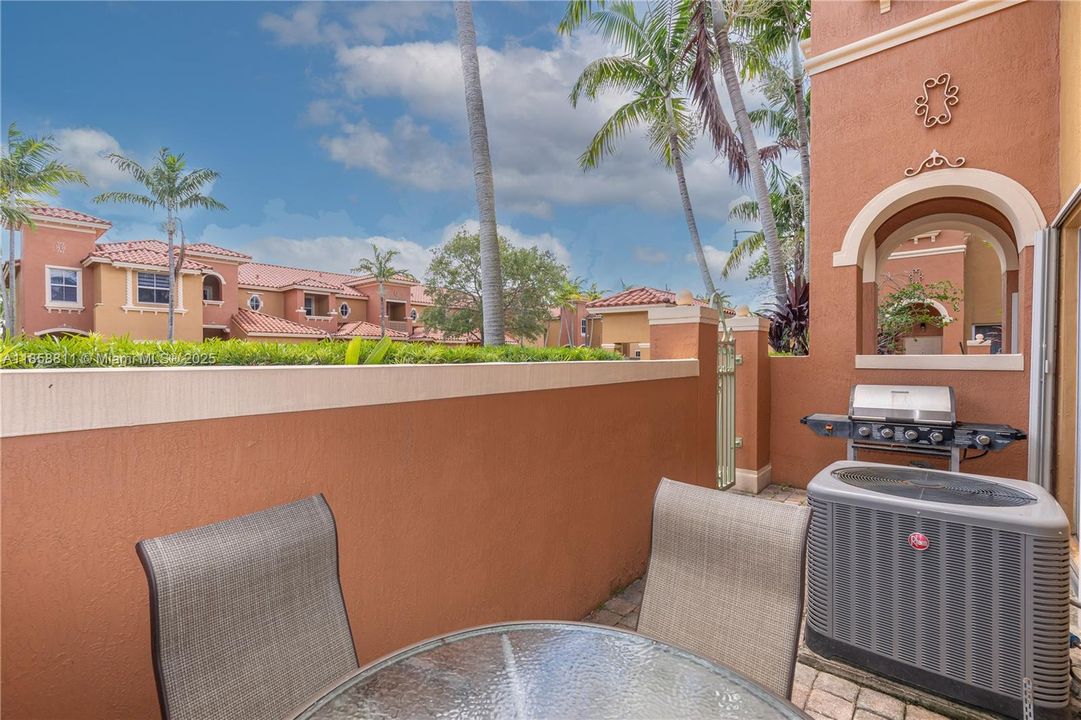 Activo con contrato: $379,990 (3 camas, 2 baños, 1396 Pies cuadrados)