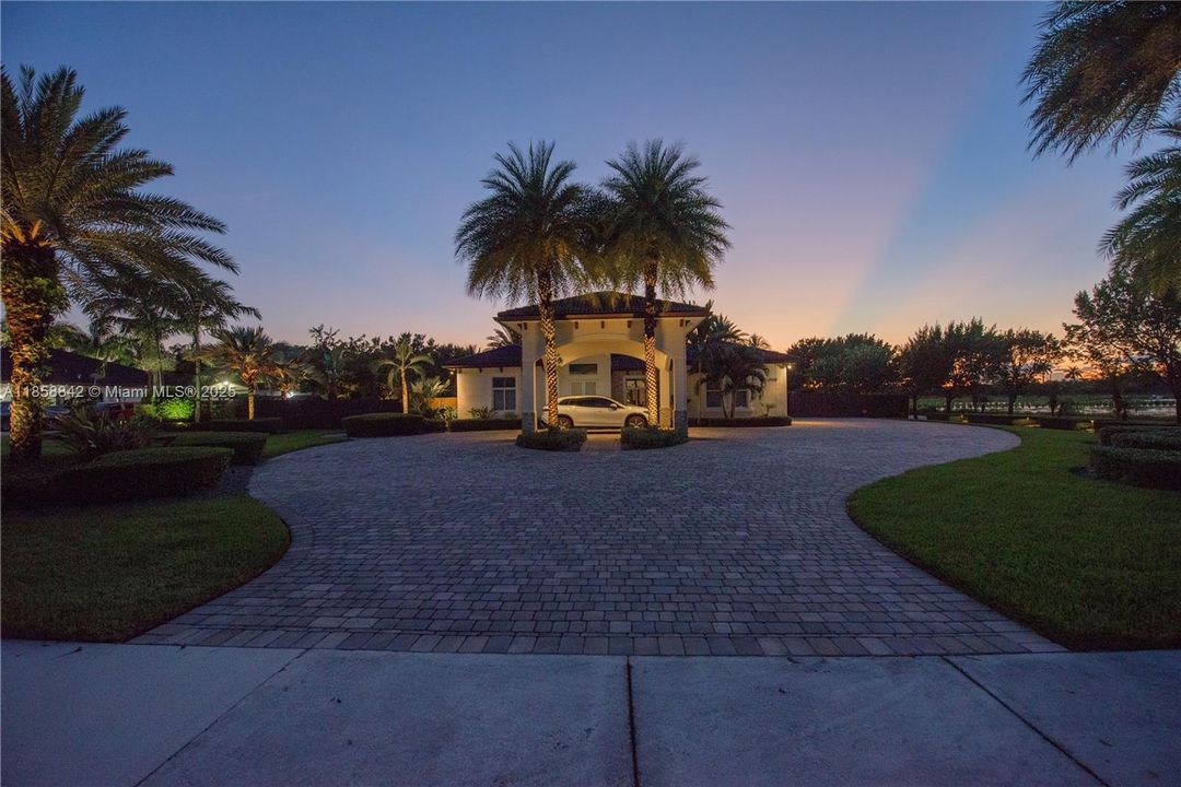 Active With Contract: $1,299,999 (5 beds, 3 baths, 2821 Square Feet)