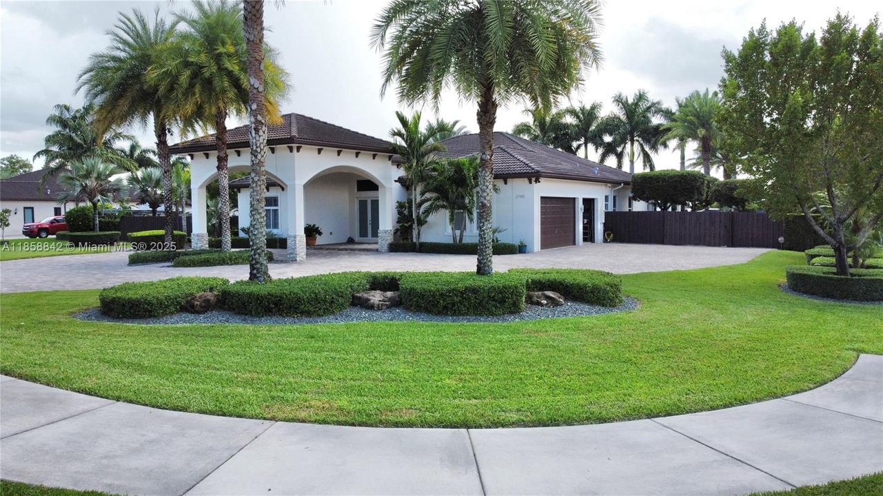 Active With Contract: $1,299,999 (5 beds, 3 baths, 2821 Square Feet)