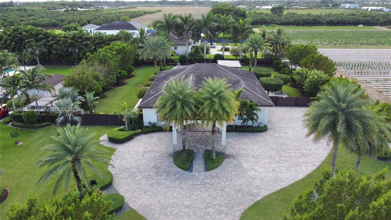 Active With Contract: $1,299,999 (5 beds, 3 baths, 2821 Square Feet)