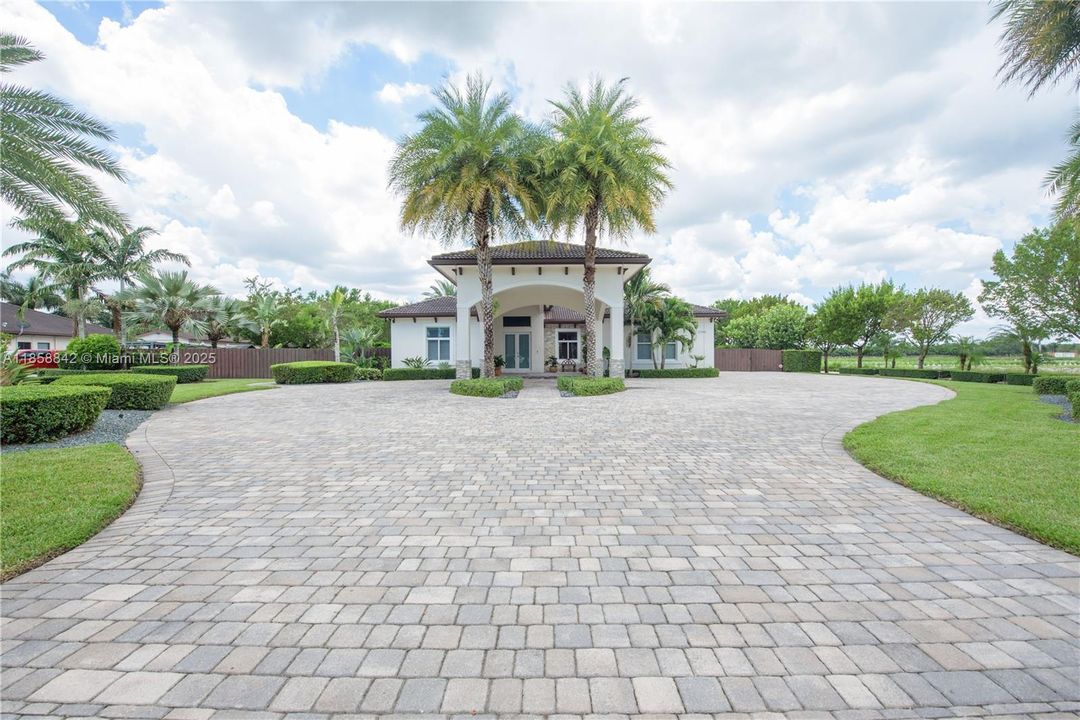 Active With Contract: $1,299,999 (5 beds, 3 baths, 2821 Square Feet)