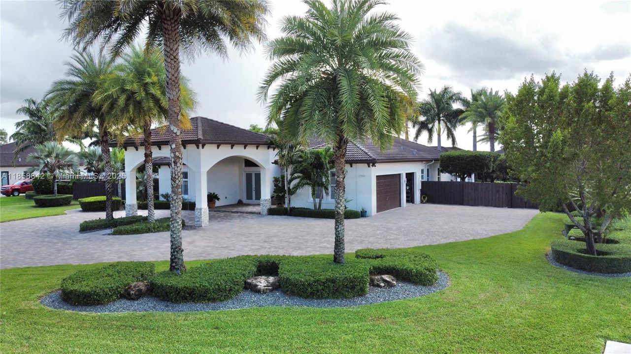 Active With Contract: $1,299,999 (5 beds, 3 baths, 2821 Square Feet)