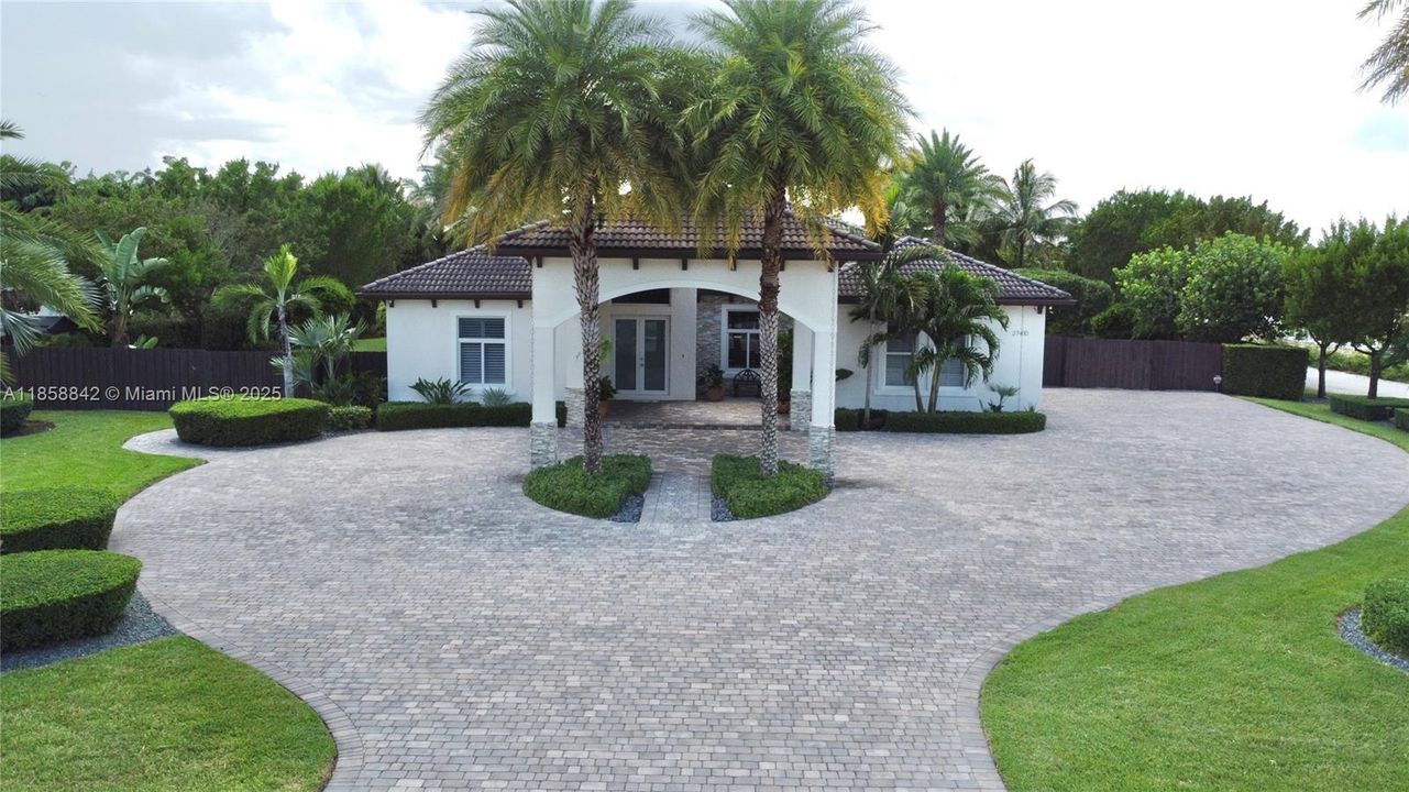 Active With Contract: $1,299,999 (5 beds, 3 baths, 2821 Square Feet)