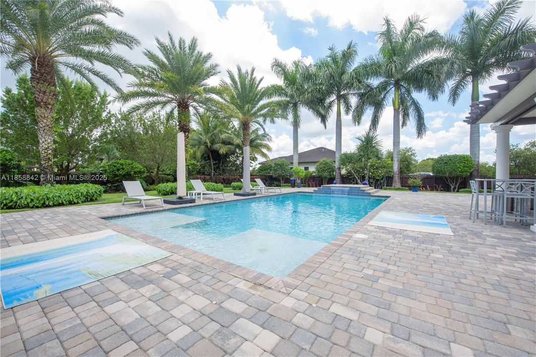 Active With Contract: $1,299,999 (5 beds, 3 baths, 2821 Square Feet)