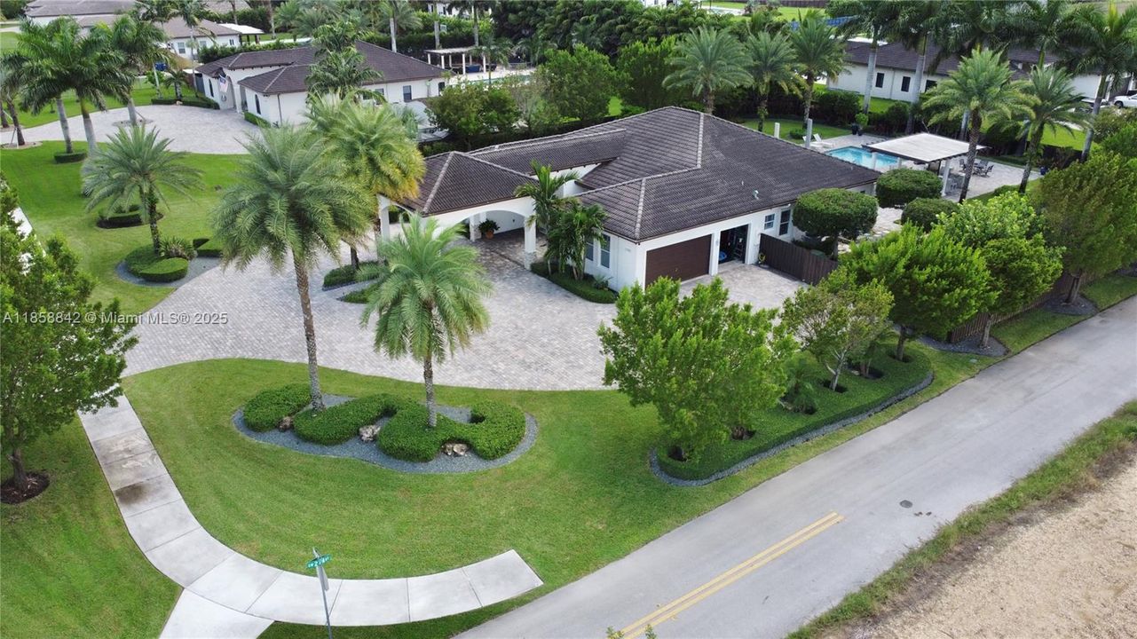 Active With Contract: $1,299,999 (5 beds, 3 baths, 2821 Square Feet)