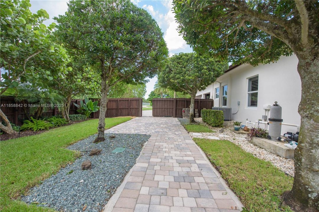 Active With Contract: $1,299,999 (5 beds, 3 baths, 2821 Square Feet)