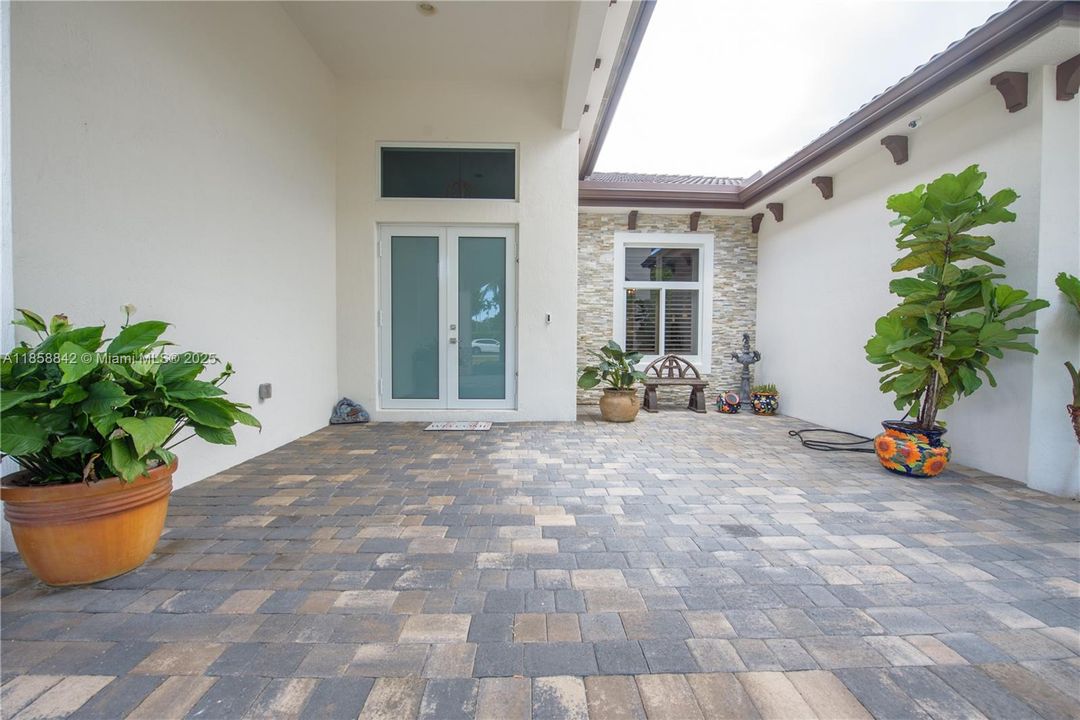 Active With Contract: $1,299,999 (5 beds, 3 baths, 2821 Square Feet)