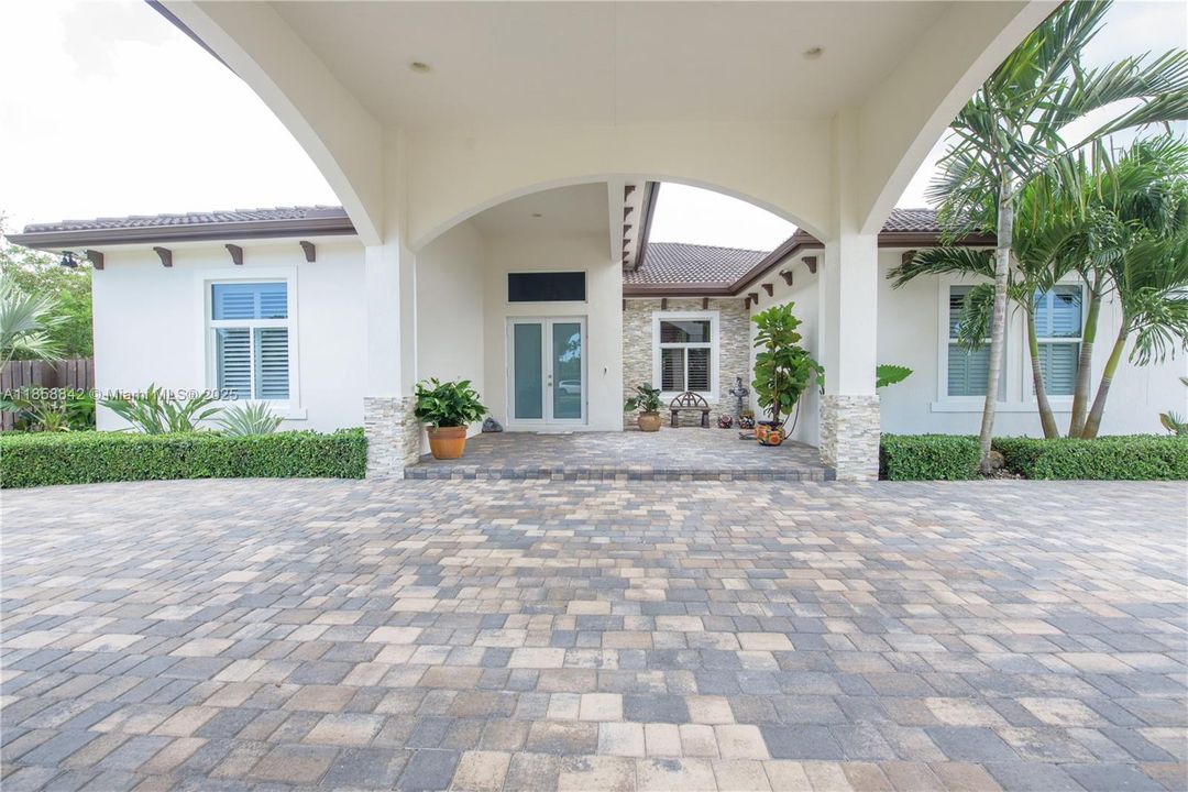 Active With Contract: $1,299,999 (5 beds, 3 baths, 2821 Square Feet)