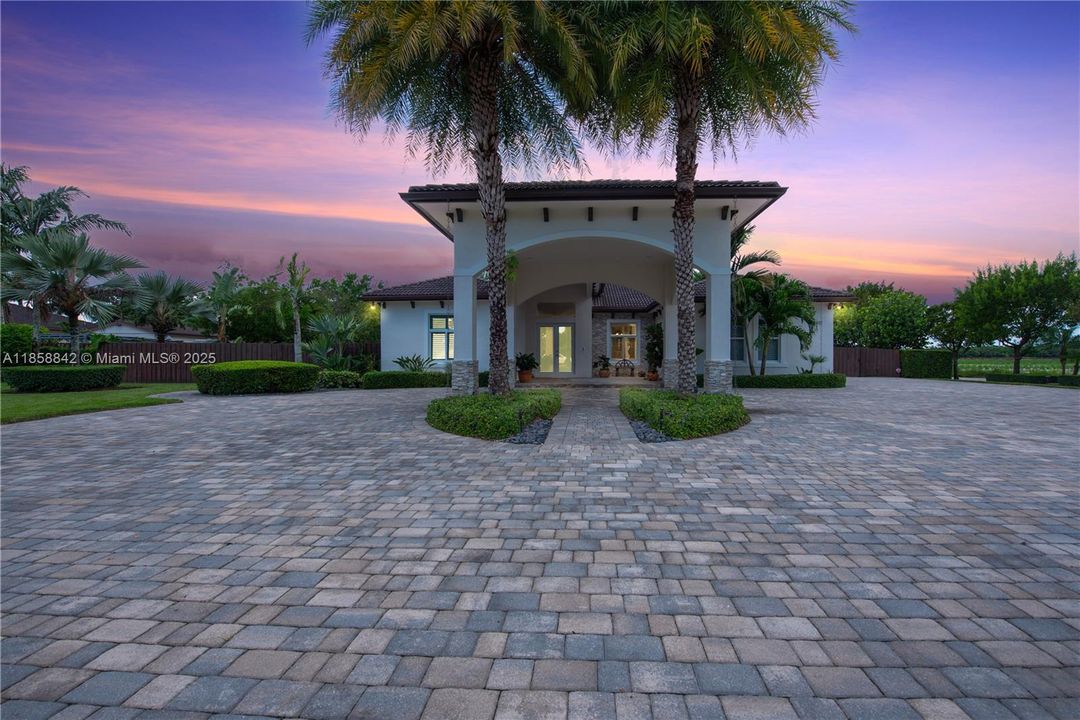 Active With Contract: $1,299,999 (5 beds, 3 baths, 2821 Square Feet)