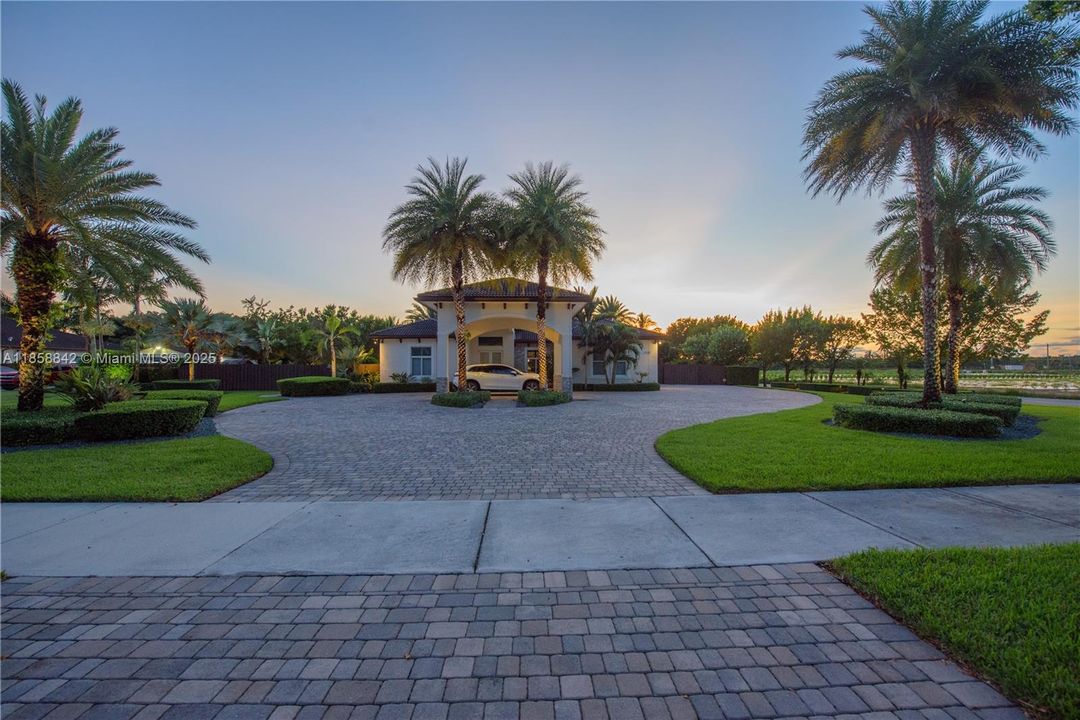 Active With Contract: $1,299,999 (5 beds, 3 baths, 2821 Square Feet)