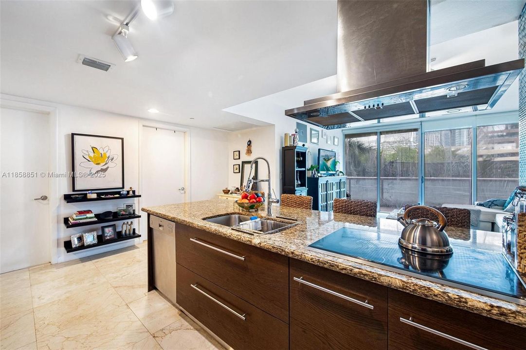 En Venta: $850,000 (2 camas, 2 baños, 1255 Pies cuadrados)