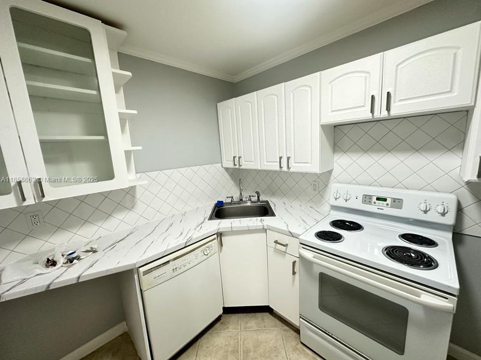 Recently Rented: $2,600 (3 beds, 2 baths, 1156 Square Feet)