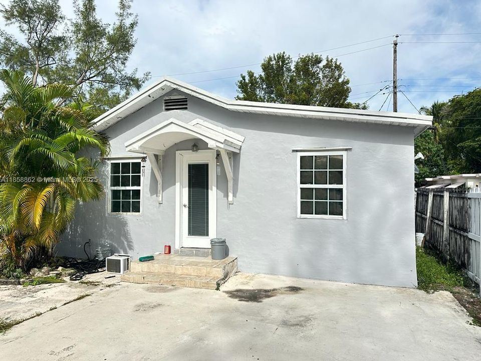 Recently Rented: $2,600 (3 beds, 2 baths, 1156 Square Feet)