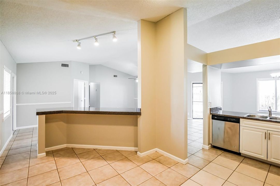 Recientemente alquilado: $2,695 (3 camas, 2 baños, 1678 Pies cuadrados)