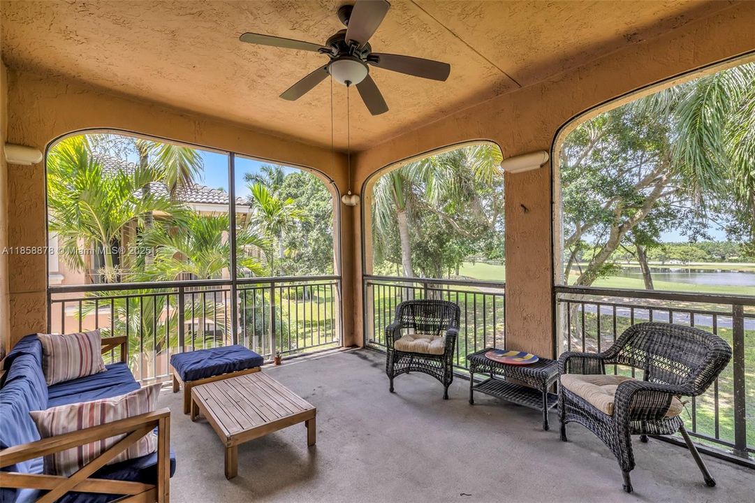 Под контрактом: $725,000 (4 спален, 2 ванн, 2360 Квадратных фут)