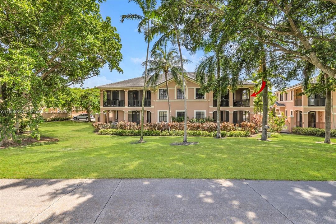 Под контрактом: $725,000 (4 спален, 2 ванн, 2360 Квадратных фут)