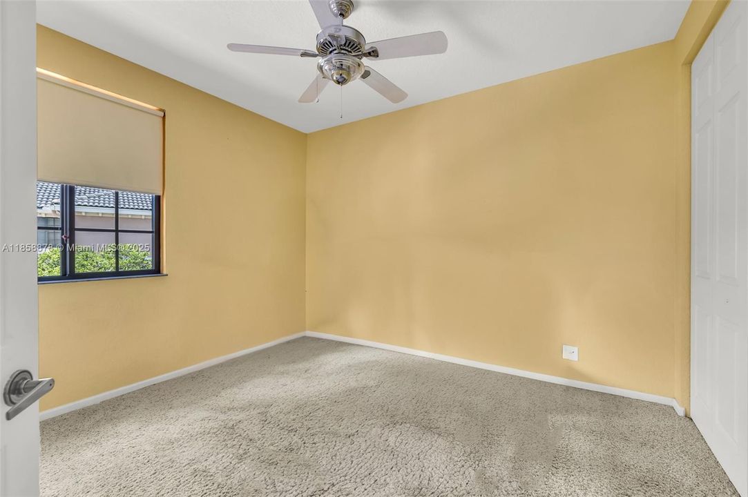 Под контрактом: $725,000 (4 спален, 2 ванн, 2360 Квадратных фут)