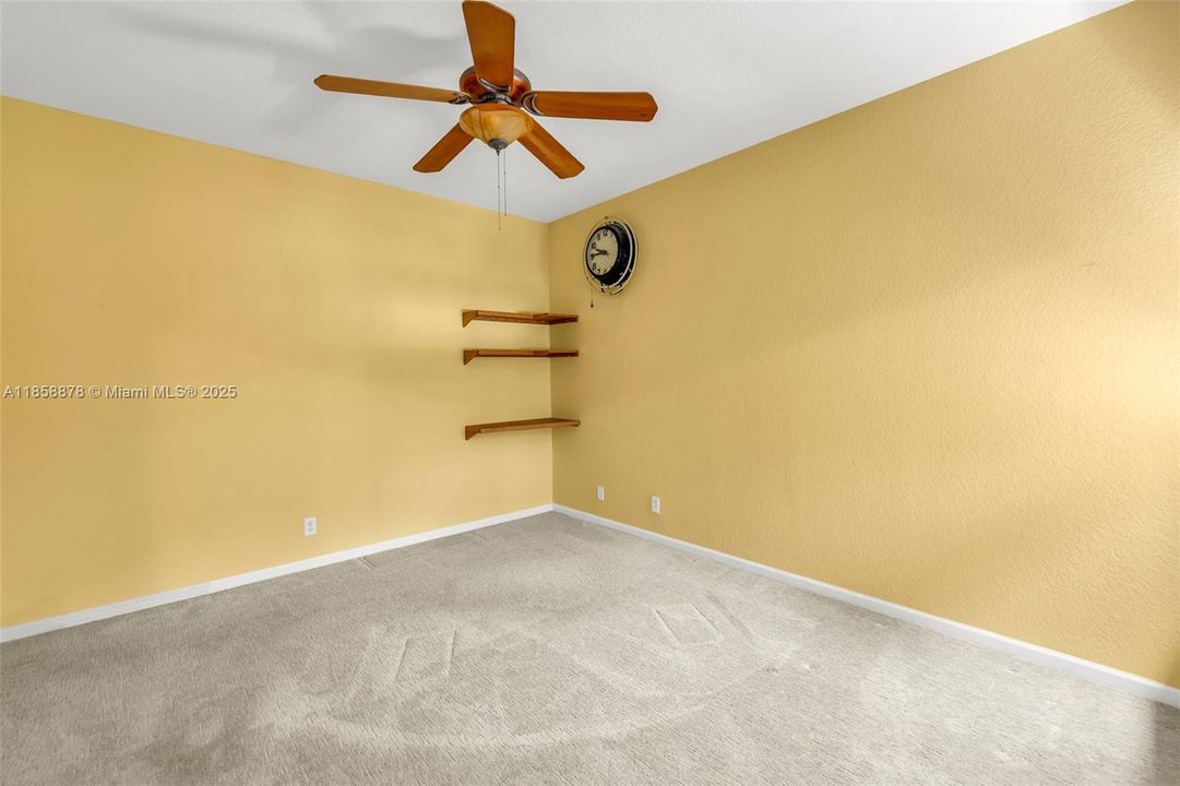 Под контрактом: $725,000 (4 спален, 2 ванн, 2360 Квадратных фут)