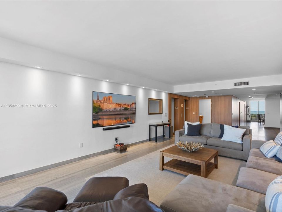 Vendido Recientemente: $5,100,000 (3 camas, 4 baños, 3011 Pies cuadrados)