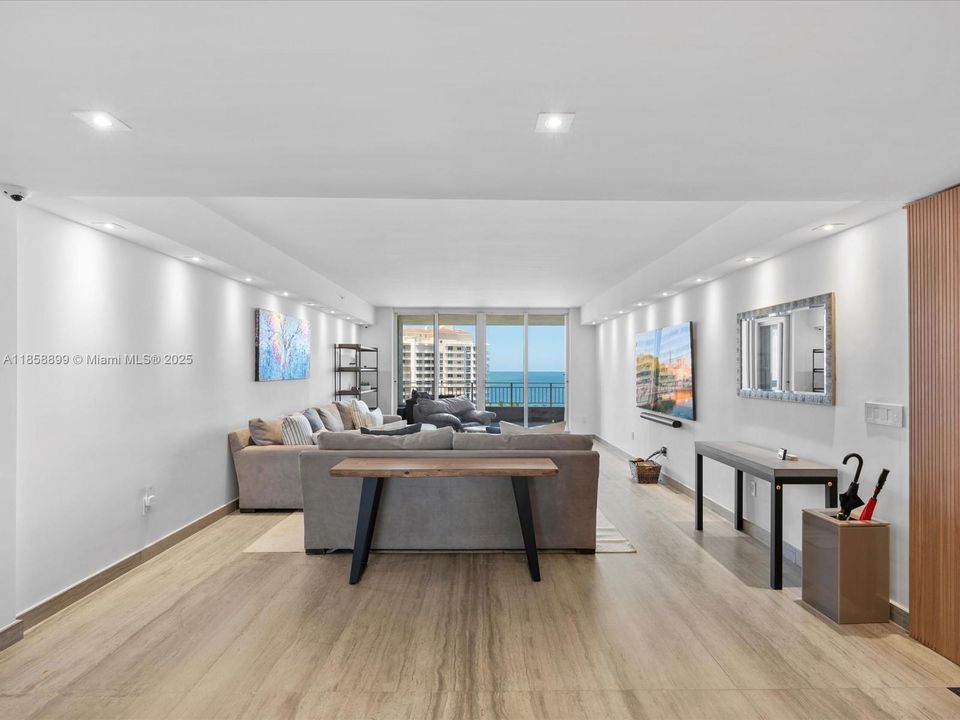 Vendido Recientemente: $5,100,000 (3 camas, 4 baños, 3011 Pies cuadrados)