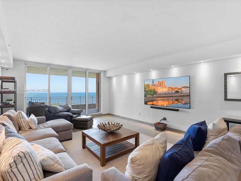 Vendido Recientemente: $5,100,000 (3 camas, 4 baños, 3011 Pies cuadrados)