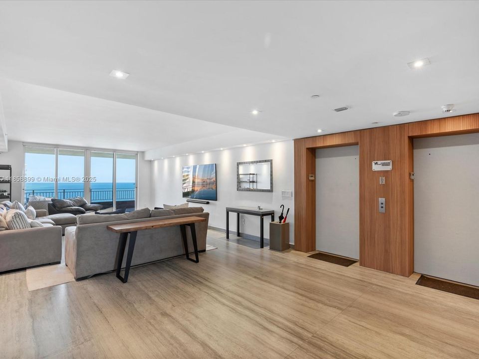 Vendido Recientemente: $5,100,000 (3 camas, 4 baños, 3011 Pies cuadrados)