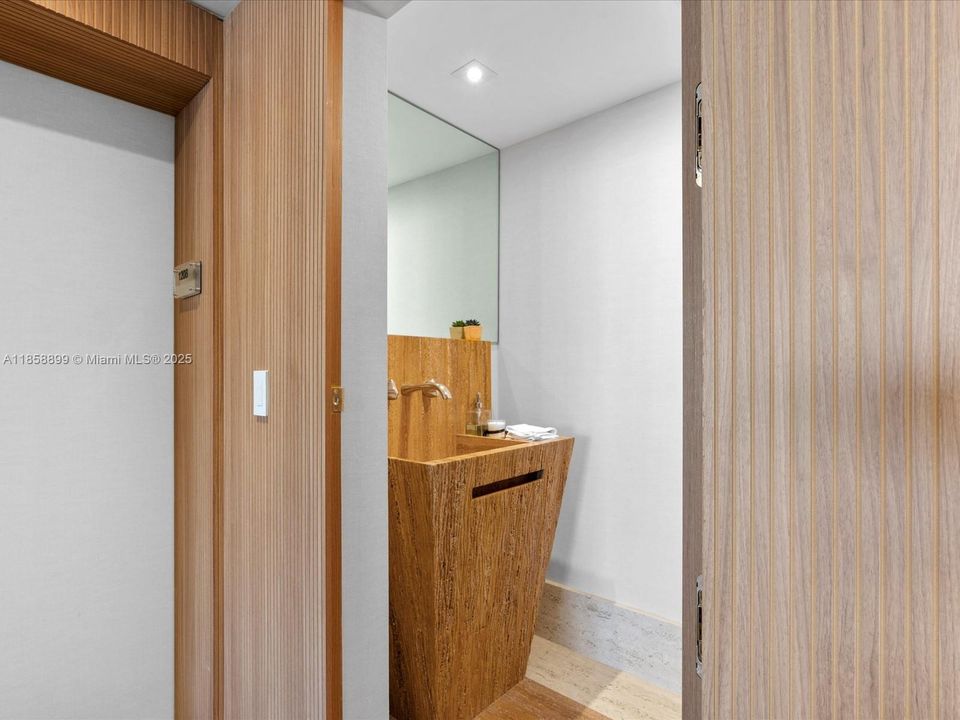 Vendido Recientemente: $5,100,000 (3 camas, 4 baños, 3011 Pies cuadrados)