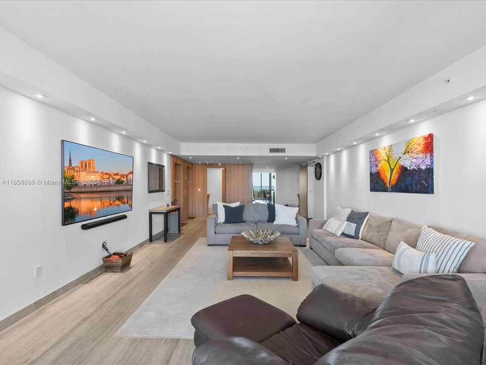 Vendido Recientemente: $5,100,000 (3 camas, 4 baños, 3011 Pies cuadrados)