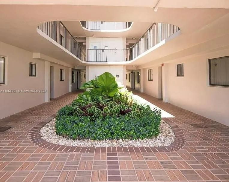 Recently Sold: $244,000 (3 beds, 2 baths, 1040 Square Feet)