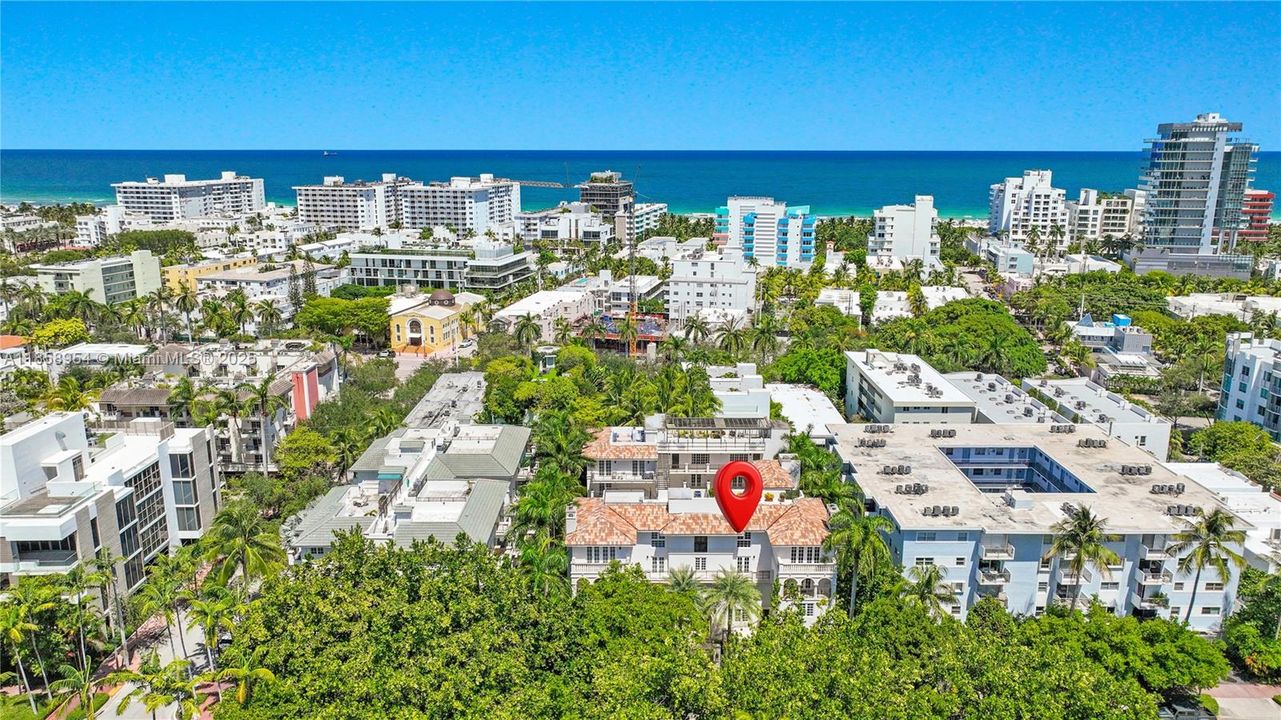 最近售出: $2,499,000 (3 贝兹, 3 浴室, 2147 平方英尺)