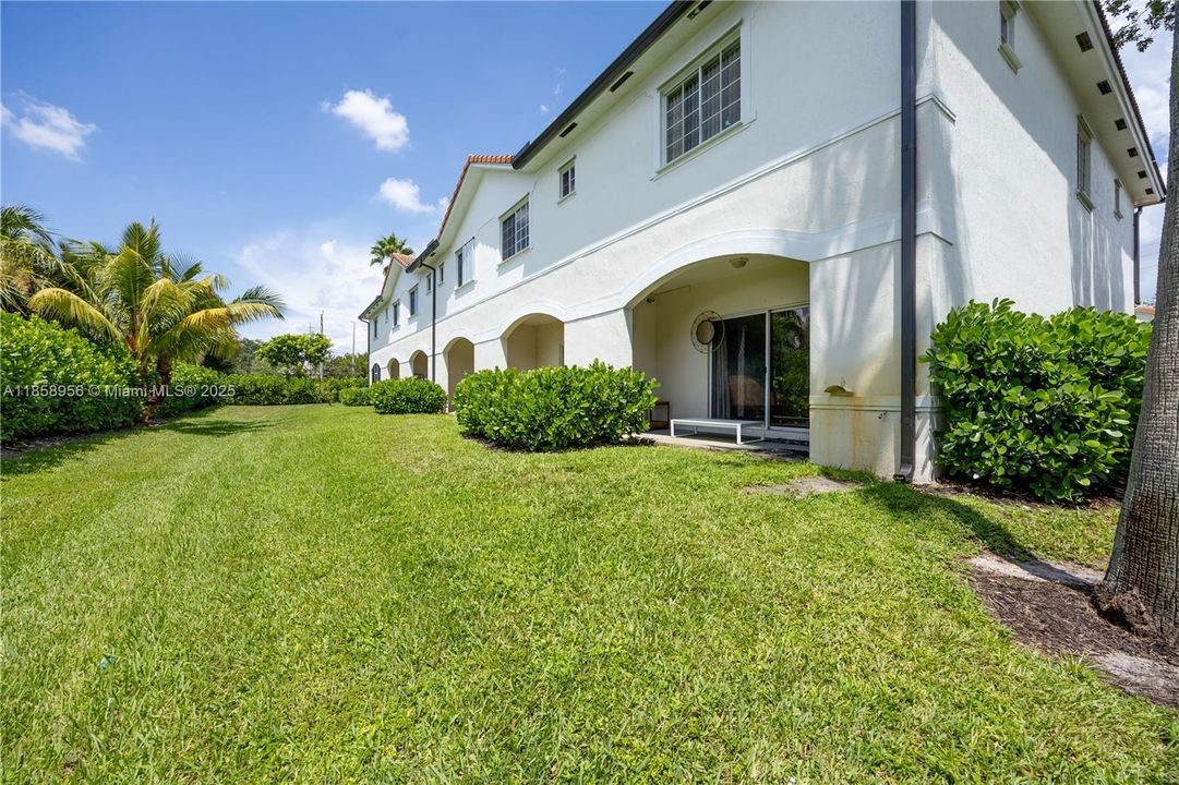 На продажу: $374,999 (3 спален, 2 ванн, 1377 Квадратных фут)