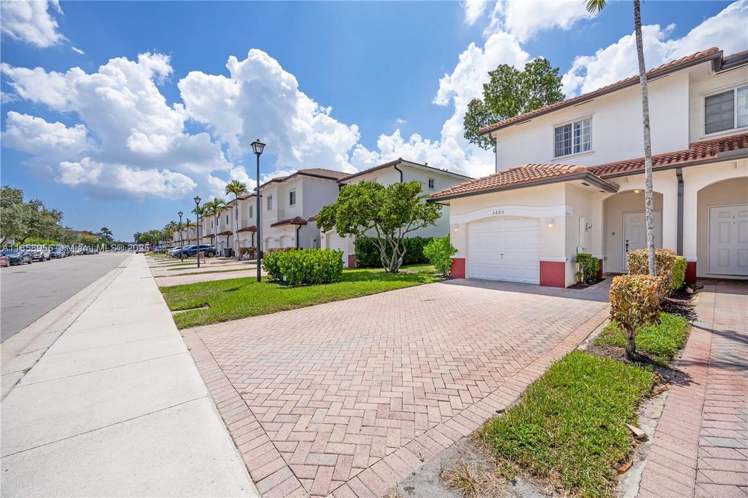 На продажу: $374,999 (3 спален, 2 ванн, 1377 Квадратных фут)