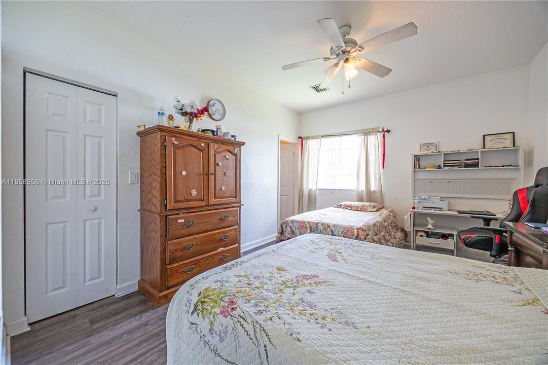 На продажу: $374,999 (3 спален, 2 ванн, 1377 Квадратных фут)