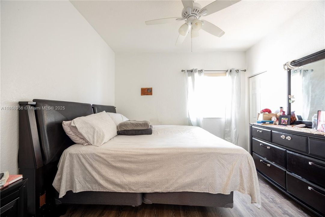 На продажу: $374,999 (3 спален, 2 ванн, 1377 Квадратных фут)