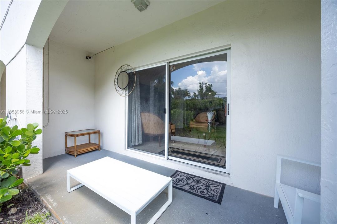 На продажу: $374,999 (3 спален, 2 ванн, 1377 Квадратных фут)