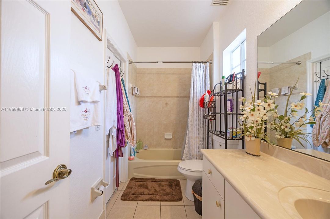 На продажу: $374,999 (3 спален, 2 ванн, 1377 Квадратных фут)