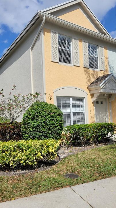 待售: $425,000 (2 贝兹, 2 浴室, 1110 平方英尺)