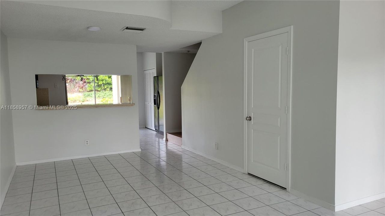 待售: $425,000 (2 贝兹, 2 浴室, 1110 平方英尺)