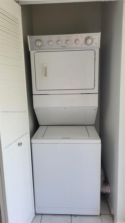 待售: $425,000 (2 贝兹, 2 浴室, 1110 平方英尺)