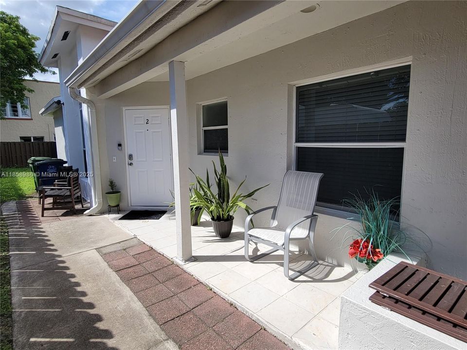 Recently Rented: $3,200 (3 beds, 2 baths, 1300 Square Feet)