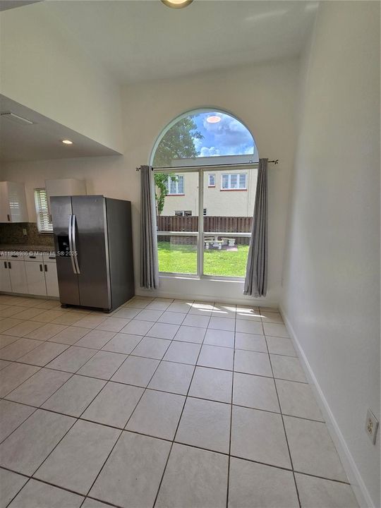 Recently Rented: $3,200 (3 beds, 2 baths, 1300 Square Feet)