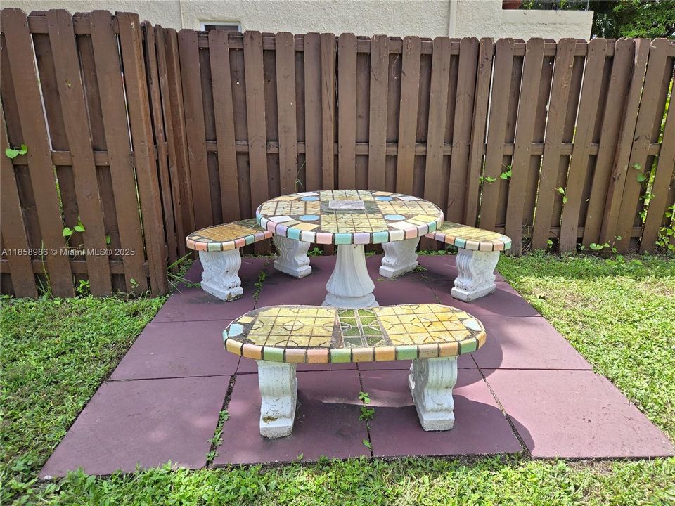 Recently Rented: $3,200 (3 beds, 2 baths, 1300 Square Feet)