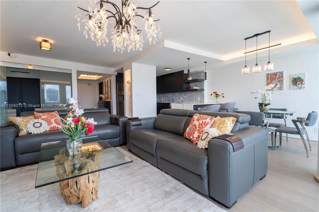 最近售出: $649,000 (1 贝兹, 2 浴室, 1133 平方英尺)