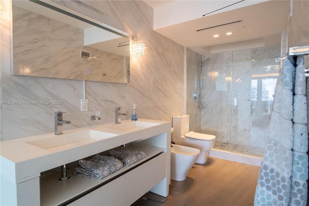 最近售出: $649,000 (1 贝兹, 2 浴室, 1133 平方英尺)